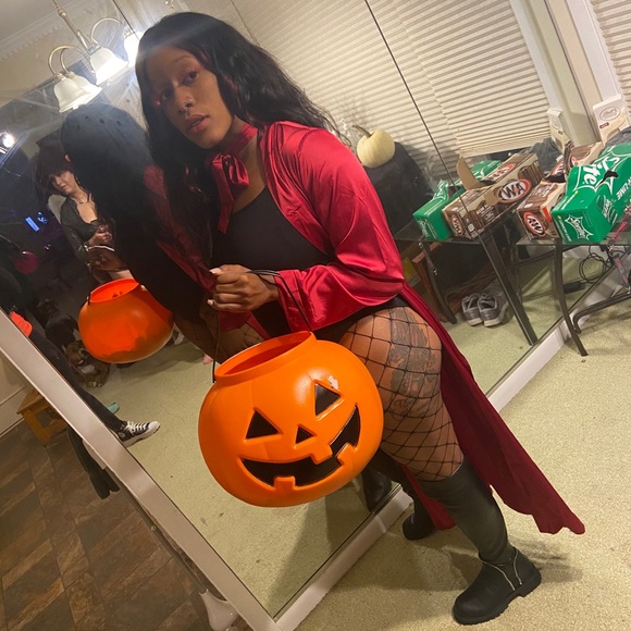 Red Cape - Picture 1 of 2